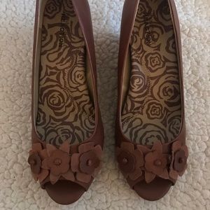 Brown Flower Wedges
